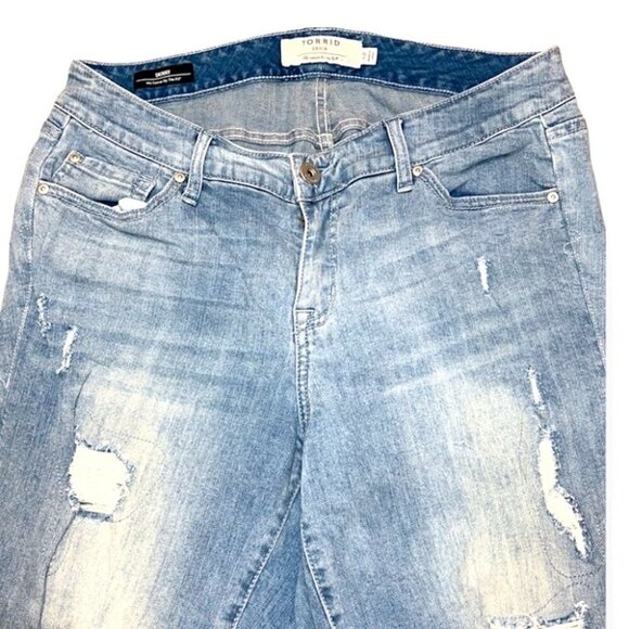 TORRID Light Wash Mid Rise Distressed Skinny Plus Size Jeans Size 12 - Picture 2 of 13
